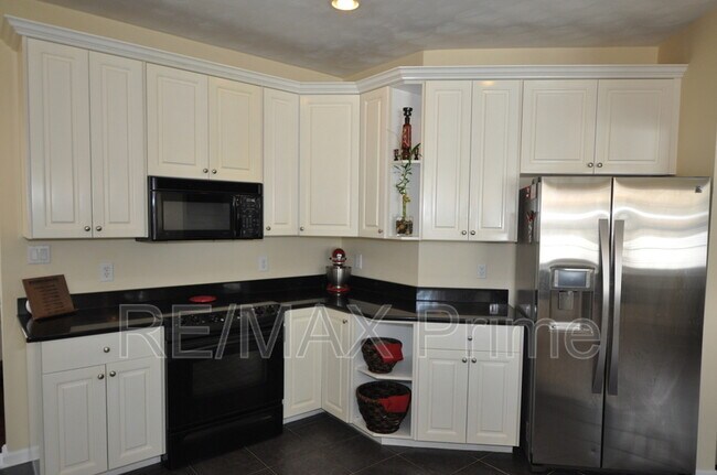 Building Photo - 1024 Long Beeches Ave