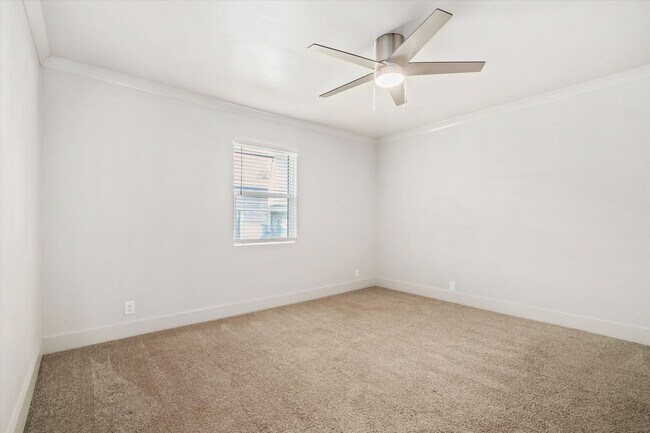 Building Photo - SPRINGHILL OAKS CONDOMINIUMS