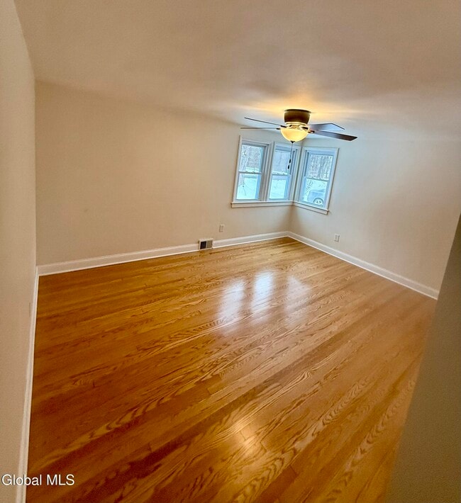 Building Photo - 2 Pinewood Ct