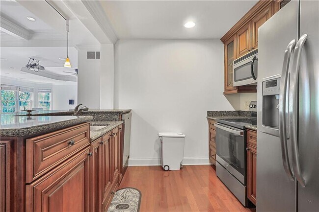 Building Photo - 2740 Stonehill Way