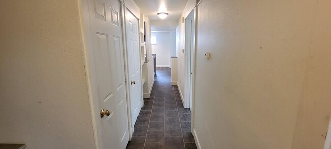 Building Photo - 303 Center St