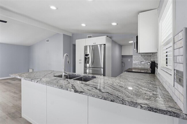 Building Photo - 36131 Zinnia Ave