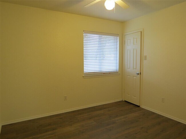 Building Photo - 1503 Serene Oaks Dr