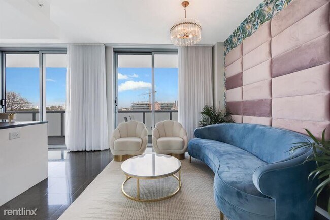 Building Photo - 220 21st St