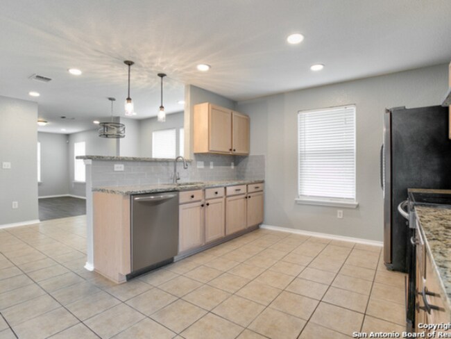 Building Photo - Spacious 5BR Home in NW San Antonio | Deck, High Ceilings & Prime Alamo Ranch Location