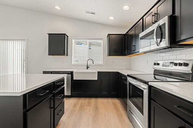 Building Photo - Beautiful Newer Built Home in a Prime Cald...