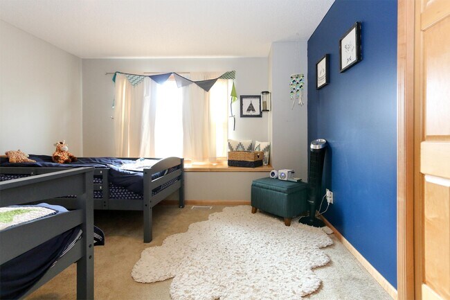 Building Photo - 1715 Fox Run