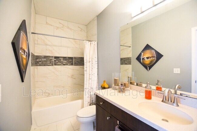 Building Photo - 130 River Landing Dr