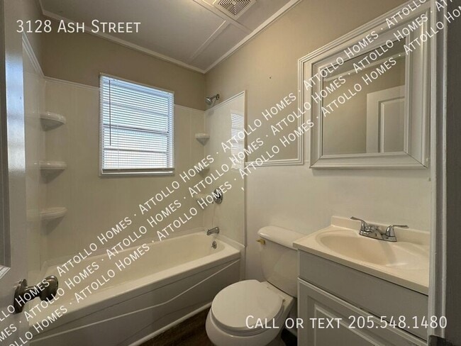 Building Photo - 3128 Ash St