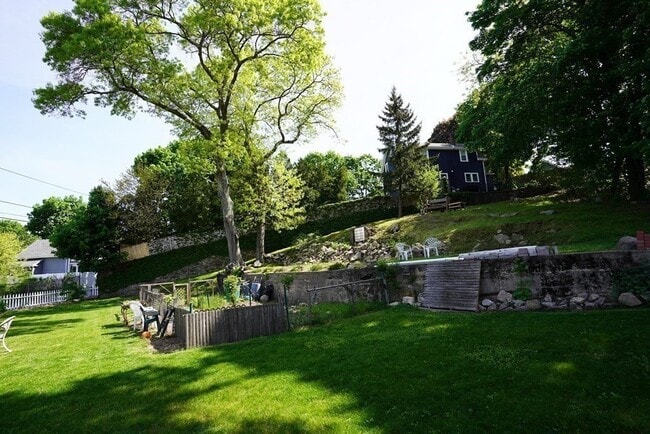 Building Photo - 43 Alpine Pl