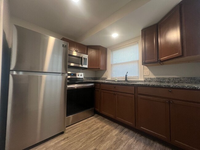 Building Photo - Move-in Ready!