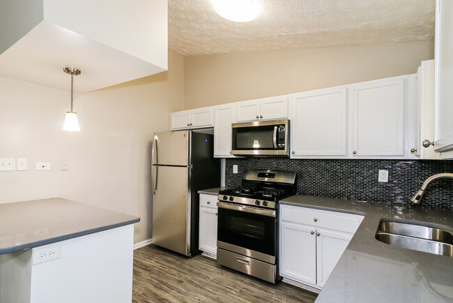 Building Photo - 548 Sherwood Greens