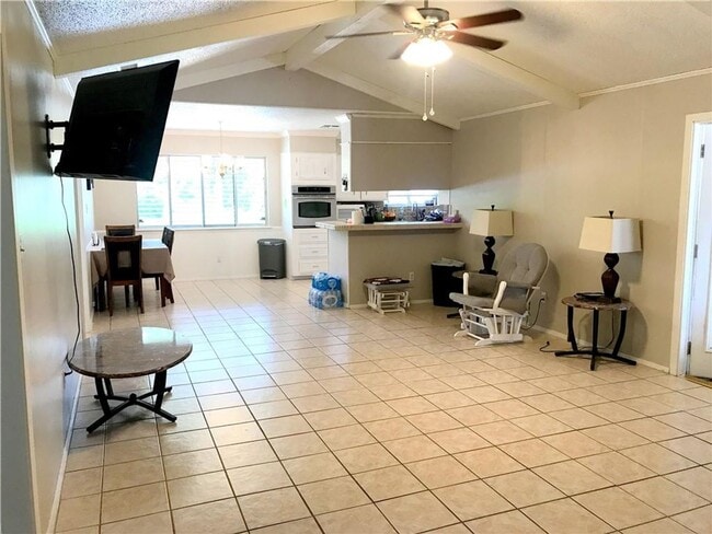 Building Photo - 5 Bedroom 3 Full Baths on the Southside