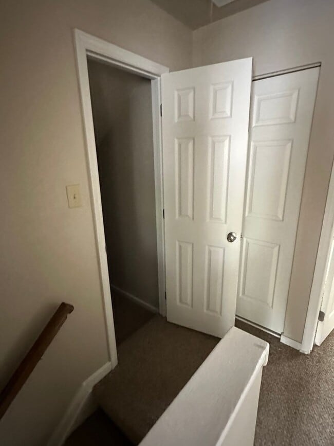 Building Photo - SIGN A LEASE BY 7/18 & GET $100 OFF RENTAL...