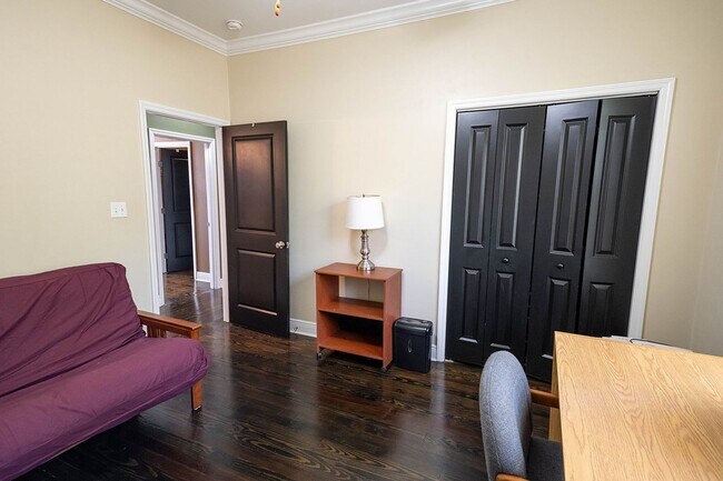 Building Photo - Cozy Midtown 3 Bed / 2 Bath Retreat!
