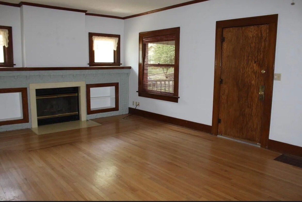 Building Photo - 363 N Vassar Ave
