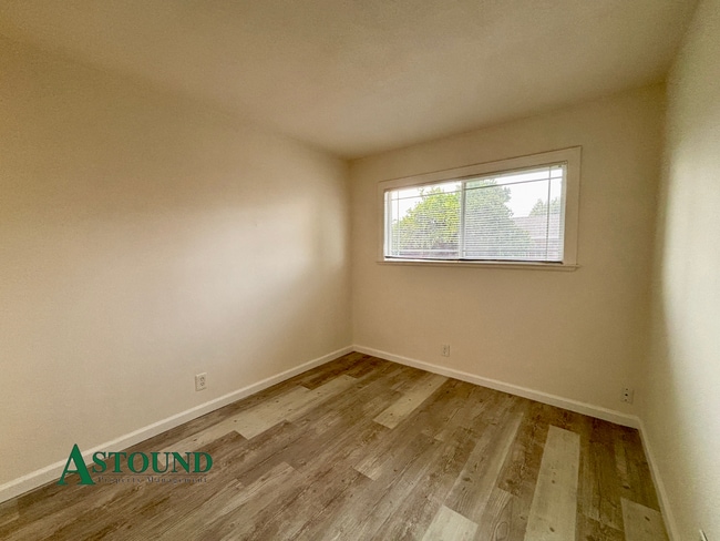 Building Photo - 2627 Prestwick Ave