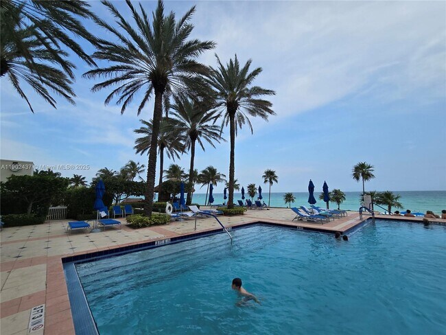 Building Photo - 19333 Collins Ave