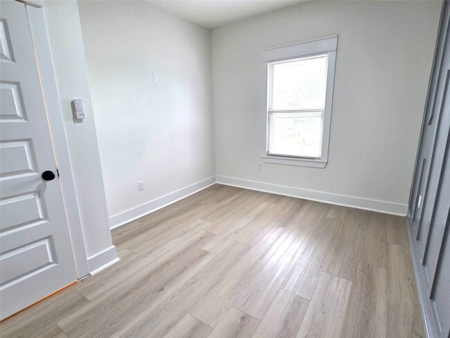 Building Photo - 19539 Dunbar Ave