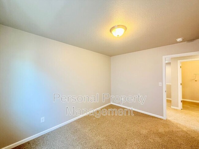 Building Photo - 2727 S White Salmon Dr