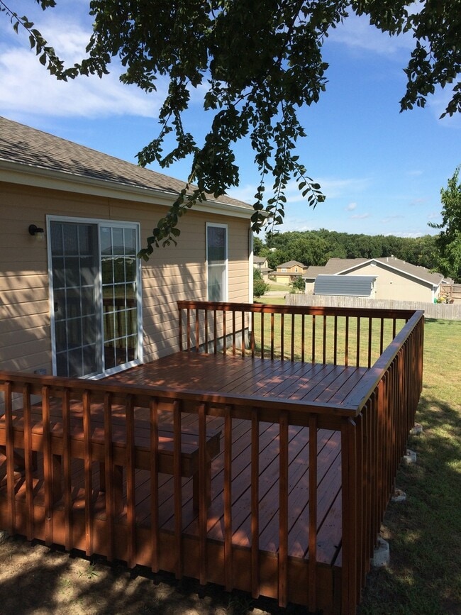Building Photo - Outdoor Entertaining Space
