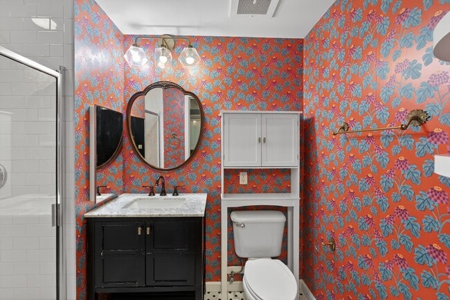 Building Photo - 1390 Kenyon St NW