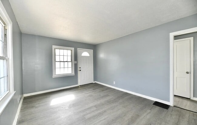 Building Photo - 3910 E 34th St