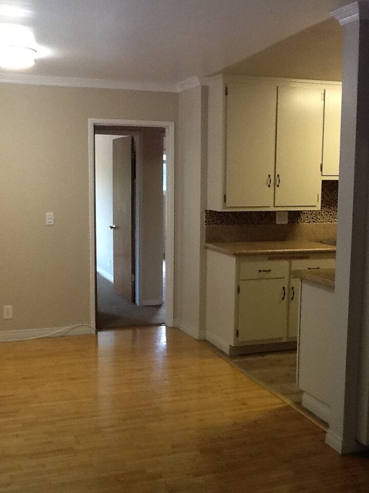 Building Photo - 311 N Westlake Ave