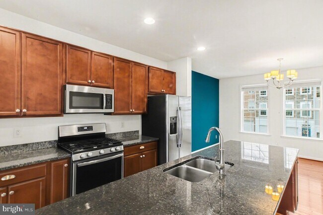 Building Photo - 1304 Gilmore St