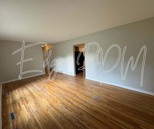 Building Photo - Beautiful 4 bedroom house with stunning ba...
