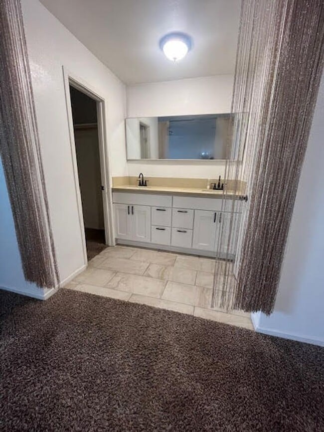 Building Photo - Pet Friendly 4 Bedroom Home