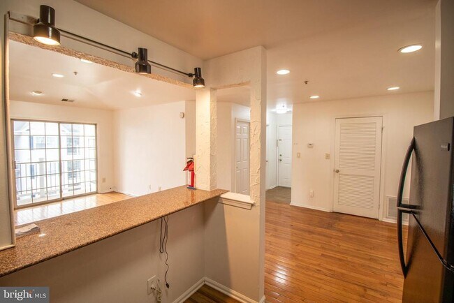 Building Photo - 1337 Waterford Dr