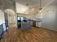 Building Photo - Beautiful 4 Bedroom Home in Layton!