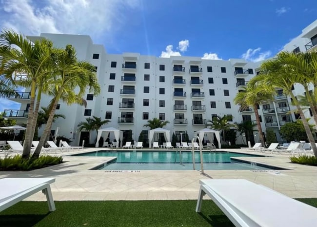 Building Photo - 2321 Laguna Cir