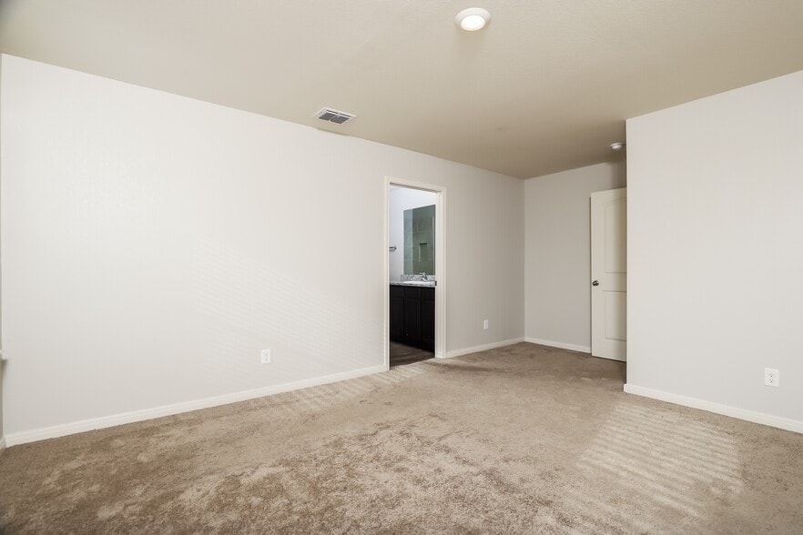 Building Photo - 7210 Lazy Cyn