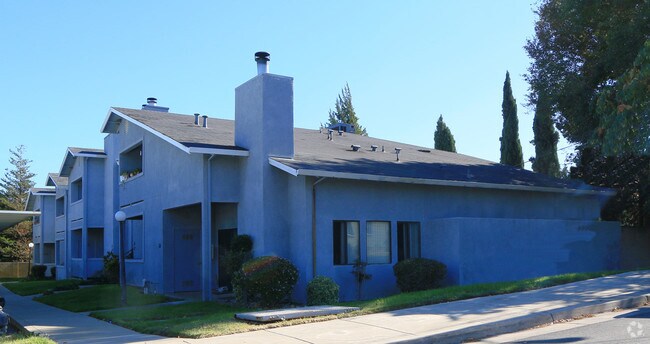 Building Photo - Raintree Apartments