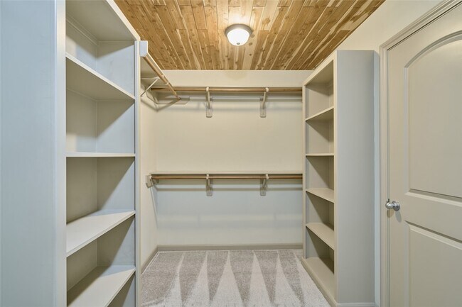 Building Photo - 13613 Vail Dr