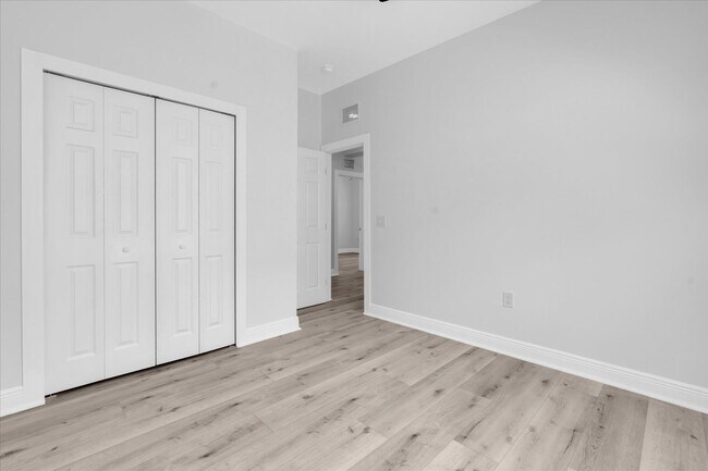 Building Photo - 705 S Orange Ave