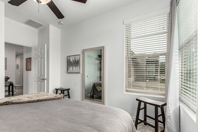 Building Photo - Luxury 2BR + Den Townhome in Amenity-Packed Community - Encanterra