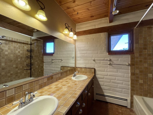 Building Photo - 311 Portrillo Dr
