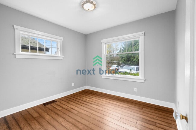 Building Photo - A beautiful 3 bed and 1 bathroom house for rent