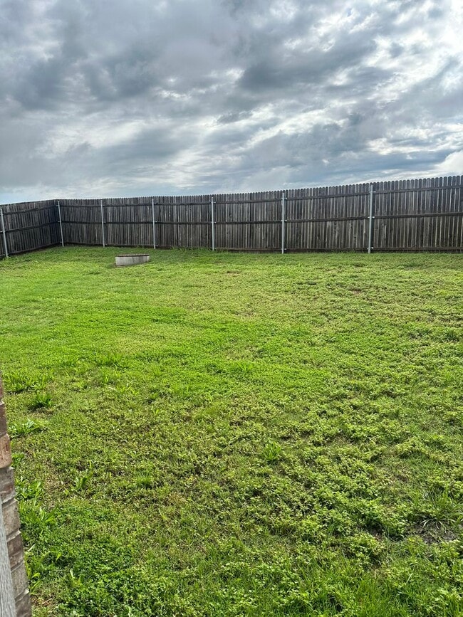 Building Photo - FIRST MONTH FREE - 4 BEDROOMS!