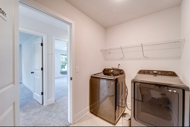 Building Photo - 7 Limox Ln