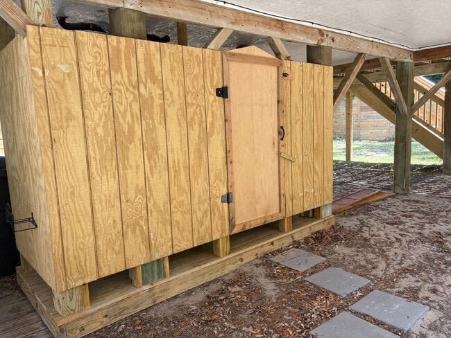 Building Photo - Available now for 12 month lease! 2150 per...