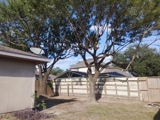 Building Photo - 11002 Longtom Ct