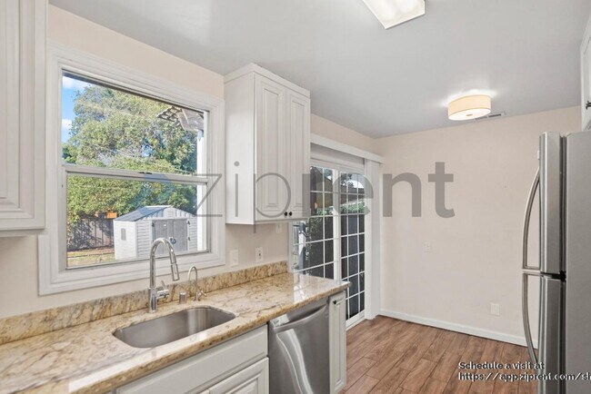 Building Photo - 431 42nd St