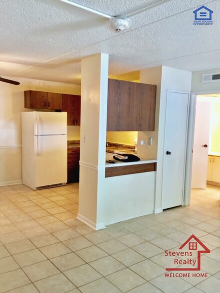 Building Photo - 915 S Seminole Dr