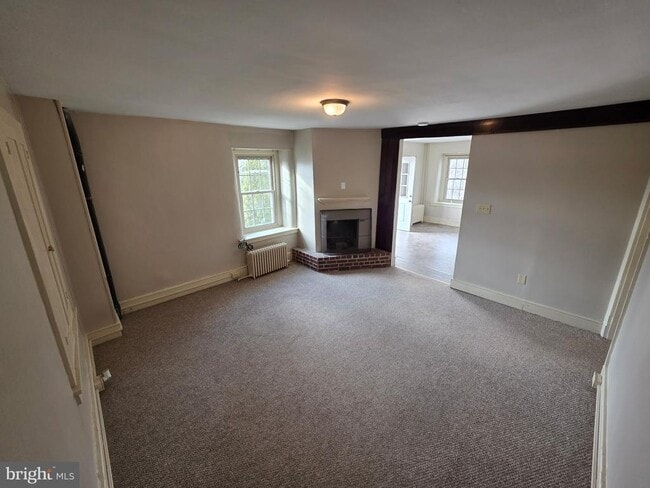 Building Photo - 2022 E Main St