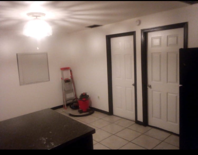 Building Photo - 916 Sonoma Ave