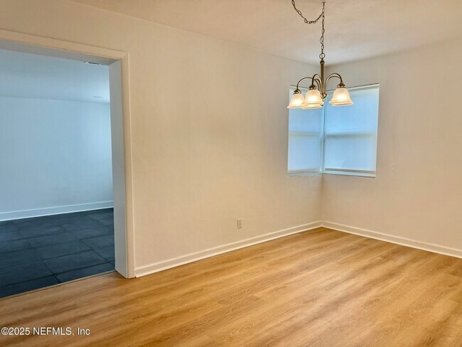Building Photo - 3859 Via De La Reina